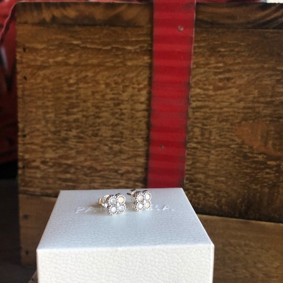 Pandora Earrings: Oriental Blossom Clear Cz - Picture 4 of 8